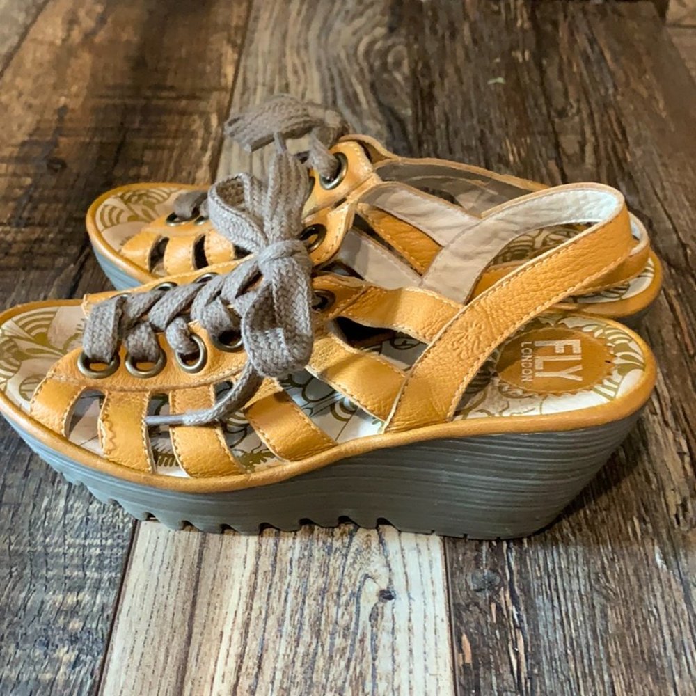 Fly Sandal - Picture 2 of 6